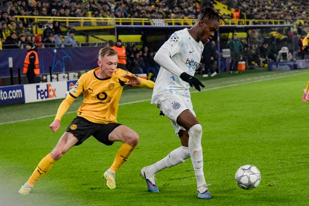 from left in duel Maximilian Beier Dortmund 14 Yann Bisseck Inter 31 28 01 2026 Soccer, Champions League, Borussia Dortmund vs Inter Milan , Signal Iduna Park, Dortmund, Copyright: xpepphotox xHorstxMauelshagenx pep00321, pep_20260128_hm_262531