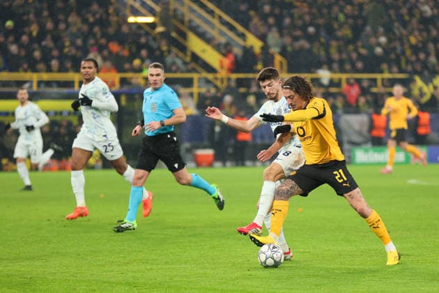 duel between Fabio Silva Borussia Dortmund and Petar Sucic Inter Milan GER, Borussia Dortmund vs Inter Milan, Football, Champions League, Matchday 8, Season 2025 2026, 28 01 2026 DFL REGULATES PROHIBIT ANY USE OF PHOTOGRAPHS AS IMAGE SEQUENCES AND OR QUASI VIDEO GER, Borussia Dortmund vs Inter Milan, Football, Champions League, Matchday 8, Season 2025 2026, 28 01 2026 Dortmund Copyright: xEibner-Pressefoto FrankxZeisingx EP_FZG