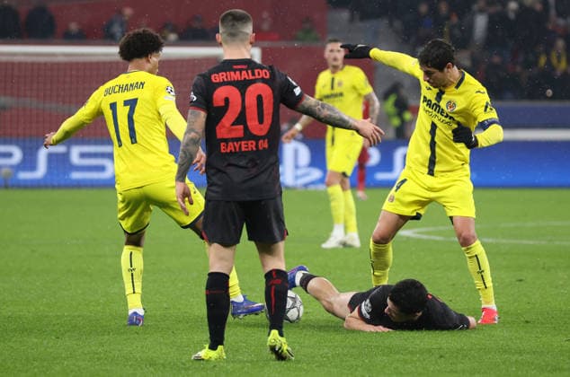 v l Tajon Buchanan Villarreal CF 17 , Alejandro Grimaldo Bayer Leverkusen, 20 , on the ground Ibrahim Maza Bayer Leverkusen, 30 , Santi Comesana Villarreal CF 14 in the background more players from Villarreal GER, Bayer 04 Leverkusen vs Villarreal CF, Football, Champions League, Matchday 8, Season 2025 2026, 28 01 2026 GER, Bayer 04 Leverkusen vs Villarreal CF, Football, Champions League, Matchday 8, Season 2025 2026, 28 01 2026 Leverkusen Copyright: xEibner-Pressefotox xThomasxStoeckerx EP_TSR