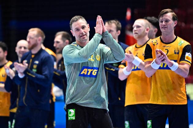 MALMÖ, SWEDEN 20260128 Swedens goalkeeper Andreas Palicka and his teammates thank the crowd after the European Handball Championship middle round match between Switzerland and Sweden in Malmö Arena, Malmö, Sweden, January 28, 2026 MALMÖ SWEDEN x50090x  Copyright: xJohanxNilsson TTx HANDBOLLS-EM 2026 SCHWEIZ-SVERIGE