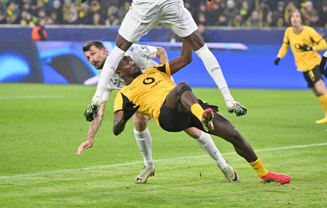 v l Francesco Acerbi Inter Milan , Serhou Guirassy Borussia Dortmund , Action, duel, Football Champions League, Borussia Dortmund Inter Milan, Matchday 8, on 28 01 2026 in Dortmund Germany UEFA regulations prohibit any use of photographs as image sequences and or quasi video Â