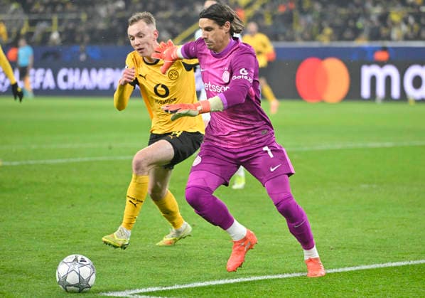 v l Maximilian Beier Borussia Dortmund , Goalkeeper Yann Sommer Inter Milan Action, duel, Football Champions League, Borussia Dortmund Inter Milan, Matchday 8, on 28 01 2026 in Dortmund Germany UEFA regulations prohibit any use of photographs as image sequences and or quasi video Â