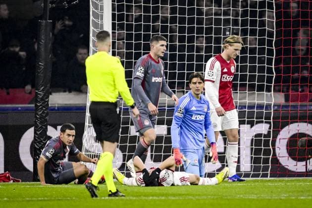 AMSTERDAM (l-r) Oscar Gloukh of AFC Ajax reacts after a missed shot on goal while Olympiakos Piraeus goalkeeper Kostas Tzolakis reacts during the UEFA Champions League match between AFC Ajax and Olympiakos Piraeus at the Johan Cruijff ArenA on January 28, 2026 in Amsterdam, Netherlands. OLAF KRAAK ANP UEFA Champions League 2025-2026 xVIxANPxSportx xxANPxIVx 548921133 originalFilename: 548921133.jpg
