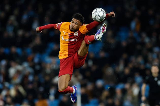 Manchester, England, 28th January 2026. Ismail Jakobs of Galatasaray controls the ball during the Manchester City vs Galatasaray UEFA Champions League match at the Etihad Stadium, Manchester. Picture credit should read: Cody Froggatt Sportimage EDITORIAL USE ONLY. No use with unauthorised audio, video, data, fixture lists, club league logos or live services. Online in-match use limited to 120 images, no video emulation. No use in betting, games or single club league player publications. SPI_037_CF_Man_City_Galatasaray SPI-4489-0085