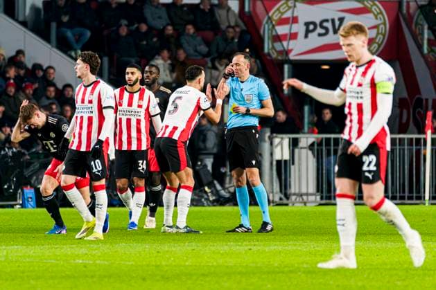 Ivan Perisic of PSV Eindhoven is in discussion with Referee Joao Pinheiro PSV Eindhoven v FC Bayern Munchen, UEFA Champions League 2025 26 League Phase MD8, PSV Eindhoven v FC Bayern Munchen, PSV Stadion, January 28, 2026, Eindhoven, Netherlands.