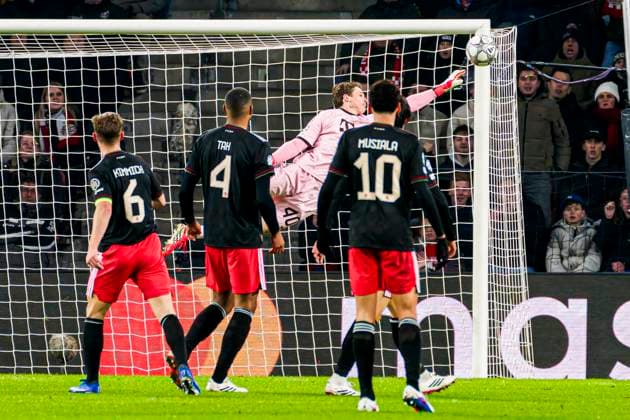 Jonas Urbig of FC Bayern Munchen makes a save PSV Eindhoven v FC Bayern Munchen, UEFA Champions League 2025 26 League Phase MD8, PSV Eindhoven v FC Bayern Munchen, PSV Stadion, January 28, 2026, Eindhoven, Netherlands.