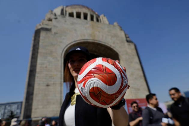 FIFA World Cup, WM, Weltmeisterschaft, Fussball 26 Trophy Tour Gabriela Cuevas, representative for the 2026 World Cup organizing committee, holds a soccer ball during the announcement at the Monument to the Revolution in Mexico City, Mexico, on January 28, 2026, revealing the route of the World Cup trophy tour. The trophy is in the capital days before the opening ceremony on June 11 of this year. Mexico City Mexico City Mexico  Copyright: xGerardoxVieyrax originalFilename:vieyra-notitle260128_nphiS.jpg