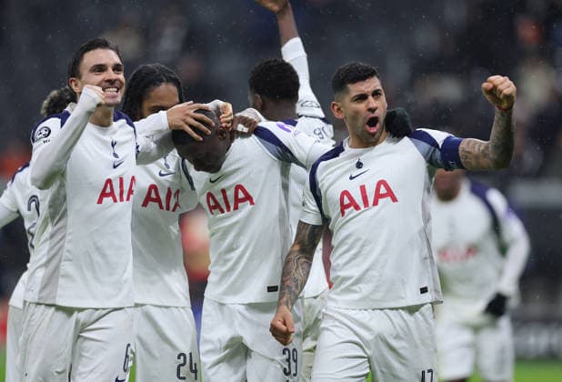 28 01 2026, Football UEFA Champions League, Eintracht Frankfurt Tottenham Hotspur, emonline, emspor, v l , Goal celebration to 0 1 by Randal Kolo Muani Tottenham Hotspur , Goal celebration, celebrate the goal, Joao Palhinha Tottenham Hotspur , Cristian Romero Tottenham Hotspur DFL DFB REGULATIONS PROHIBIT ANY USE OF PHOTOGRAPHS AS IMAGE SEQUENCES AND OR QUASI VIDEO xdcx Copyright: HMBxMedia Claus