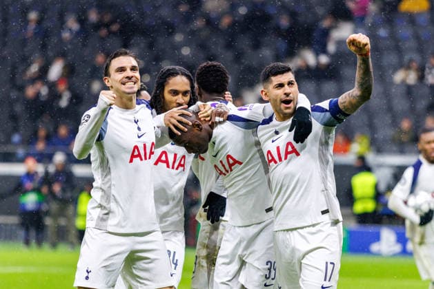 FRANKFURT, DEUTSCHLAND - JANUARY 28: Randal Kolo Muani (Tottenham Hotspur, 39) celebrates scoring his team s first goal with teammates during the UEFA Champions League match between Eintracht Frankfurt vs. Tottenham Hotspur at Eintracht Frankfurt Stadium on matchday 8 of the League Phase on January 28, 2026 in Frankfurt, Deutschland. Hessen Deutschland Copyright: xStephanxHahnex