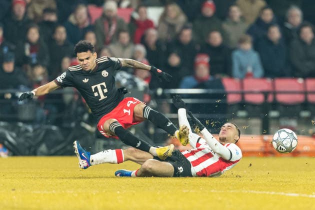 Luis Diaz FC Bayern München and Sergino Dest PSV Eindhoven battle for the ball during the UEFA Champions League 2025 26 League Phase MD8 match between PSV Eindhoven and FC Bayern München at PSV Stadion on January 28, 2026 in Eindhoven, Netherlands