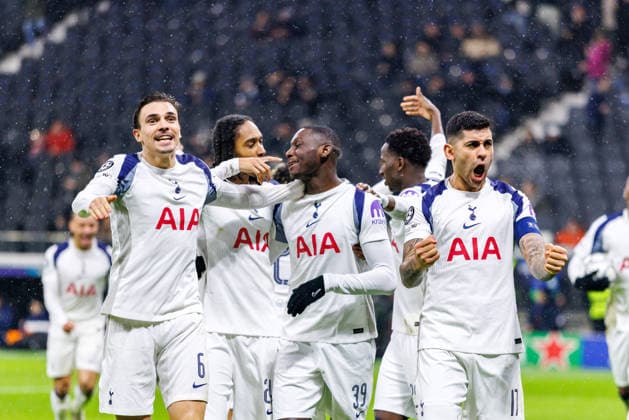 FRANKFURT, DEUTSCHLAND - JANUARY 28: Randal Kolo Muani (Tottenham Hotspur, 39) celebrates scoring his team s first goal with teammates during the UEFA Champions League match between Eintracht Frankfurt vs. Tottenham Hotspur at Eintracht Frankfurt Stadium on matchday 8 of the League Phase on January 28, 2026 in Frankfurt, Deutschland. Hessen Deutschland Copyright: xStephanxHahnex