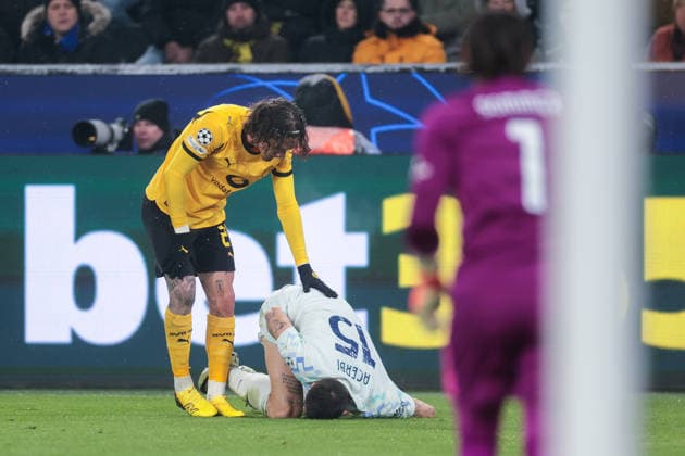 28 01 2026, UEFA Champions League, Matchday 8, Borussia Dortmund Inter Milan, v l Fabio Silva Borussia Dortmund takes care of the injured Francesco Acerbi Inter Milan , Dortmund Signal Iduna Park NRW Germany xRHR PHOTO DEx Copyright: DennisxEwert RHR-FOTOx RHR-FOTO DE