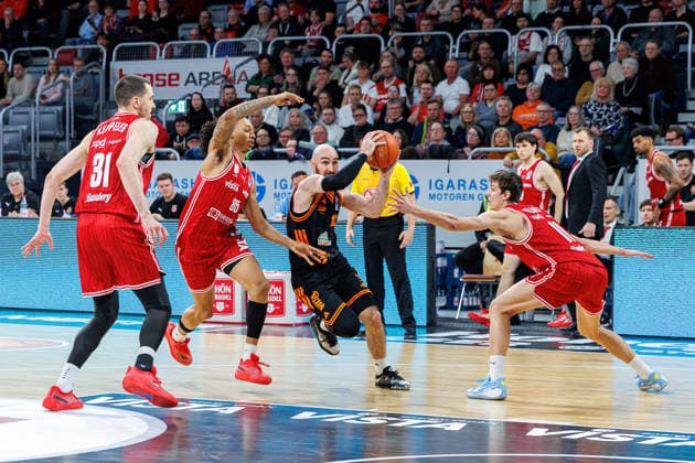 Daniel Keppeler BMA365 Bamberg Baskets, 31 , Austin Crowley BMA365 Bamberg Baskets, 85 , Tommy Kuhse Rasta Vechta, 12 , Richard Balint BMA365 Bamberg Baskets, 11 , BMA365 Bamberg Baskets vs Rasta Vechta, Basketball, easyCredit BBL, Matchday 2, 28 01 2026 BMA365 Bamberg Baskets vs Rasta Vechta, Basketball, easyCredit BBL, Matchday 2, 28 01 2026 Bamberg Copyright: xEibner-Pressefoto G.xSantemizx EP_EER