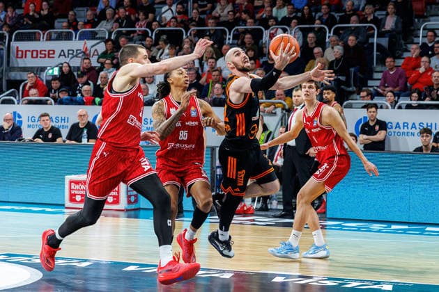 Daniel Keppeler BMA365 Bamberg Baskets, 31 , Austin Crowley BMA365 Bamberg Baskets, 85 , Tommy Kuhse Rasta Vechta, 12 , Richard Balint BMA365 Bamberg Baskets, 11 , BMA365 Bamberg Baskets vs Rasta Vechta, Basketball, easyCredit BBL, Matchday 2, 28 01 2026 BMA365 Bamberg Baskets vs Rasta Vechta, Basketball, easyCredit BBL, Matchday 2, 28 01 2026 Bamberg Copyright: xEibner-Pressefoto G.xSantemizx EP_EER