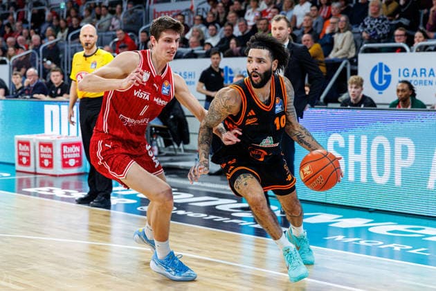 Richard Balint BMA365 Bamberg Baskets, 11 , Tevin Brown Rasta Vechta, 10 , BMA365 Bamberg Baskets vs Rasta Vechta, Basketball, easyCredit BBL, Matchday 2, 28 01 2026 BMA365 Bamberg Baskets vs Rasta Vechta, Basketball, easyCredit BBL, Matchday 2, 28 01 2026 Bamberg Copyright: xEibner-Pressefoto G.xSantemizx EP_EER