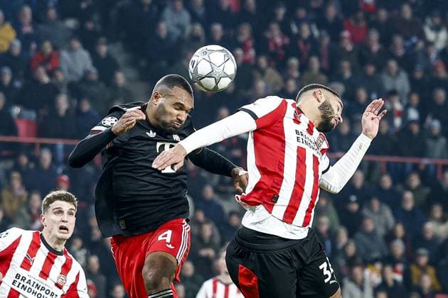 EINDHOVEN , 28-01-2026 , Philips Stadium , season 2025 2026 , UEFA Champions League football , League phase matchday 8 , match between PSV and Bayern Munchen , picture shows Bayern Munchen player Jonathan Tah and PSV player Ismael Saibari PSV - Bayern Munchen  x201145899x Copyright: