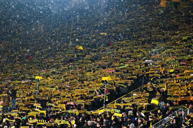 28 01 2026, UEFA Champions League, Matchday 8, Borussia Dortmund Inter Milan, BVB fans hold up their scarves, Dortmund Signal Iduna Park NRW Germany xRHR PHOTO DEx Copyright: DennisxEwert RHR-FOTOx RHR-FOTO DE