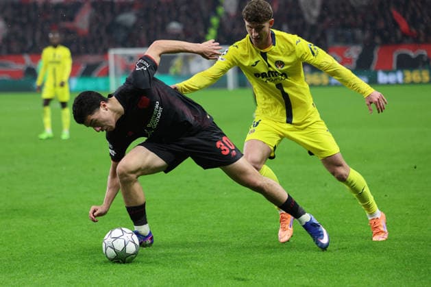 GER, UEFA CL, matchday 8, league phase, Bayer 04 Leverkusen GER vs FC Villarreal CF ESP , 28 01 2026, BayArena, Leverkusen, GER, UEFA CL, matchday 8, league phase, Bayer 04 Leverkusen GER vs FC Villarreal CF ESP , , pictured Ibrahim Maza Leverkusen 30 , in a duel against Pau Navarro Villarreal CF 26 , nordphotoxGmbHx xMeuter nph00351