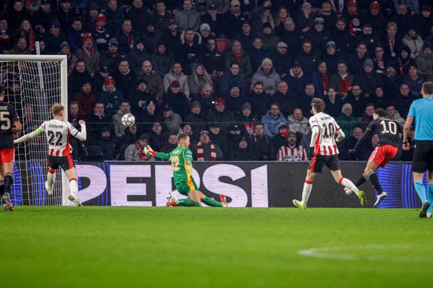 2026-01-28 PSV Eindhoven v FC Bayern Munich - UEFA Champions League 2025 26 League Phase MD8 EINDHOVEN, NETHERLANDS - JANUARY 28: Jamal Musiala of FC Bayern Munich shoots at goal during the UEFA Champions League 2025 26 League Phase MD8 match between PSV Eindhoven and FC Bayern Munich at Philips Stadion on January 28, 2026 in Eindhoven, Netherlands. Eindhoven Philips Stadion Netherlands Content not available for redistribution in The Netherlands directly or indirectly through any third parties. Copyright: xBroerxvanxdenxBoomx