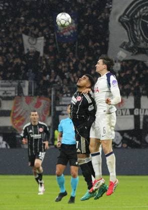 28 01 2026 xmgoodx Frankfurt am Main, Deutsche Bank Park UEFA Champions League Eintracht Frankfurt Tottenham Hotspur Ansgar Knauff 7, Eintracht Frankfurt v Joao PALHINHA Tottenham, 6