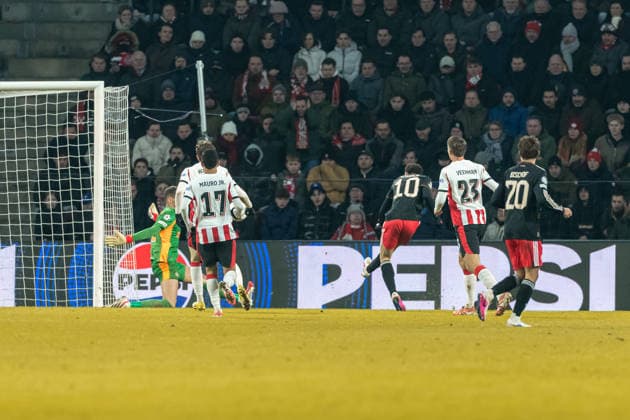 Jamal Musiala FC Bayern München scores his team s first goal during the UEFA Champions League 2025 26 League Phase MD8 match between PSV Eindhoven and FC Bayern München at PSV Stadion on January 28, 2026 in Eindhoven, Netherlands