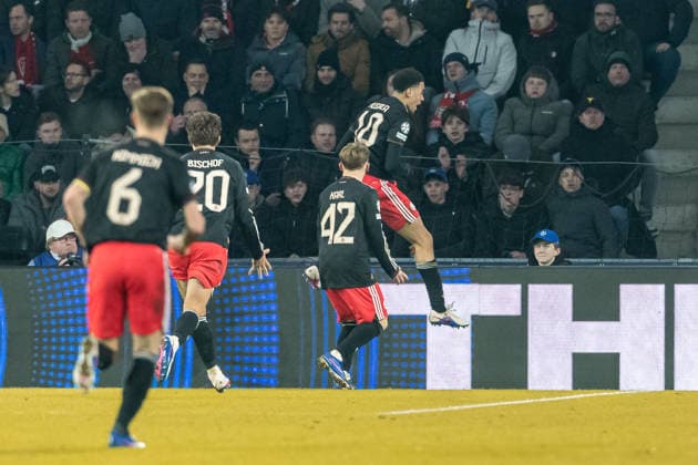 Jamal Musiala FC Bayern München celebrates after scoring his team s first goal with teammates during the UEFA Champions League 2025 26 League Phase MD8 match between PSV Eindhoven and FC Bayern München at PSV Stadion on January 28, 2026 in Eindhoven, Netherlands