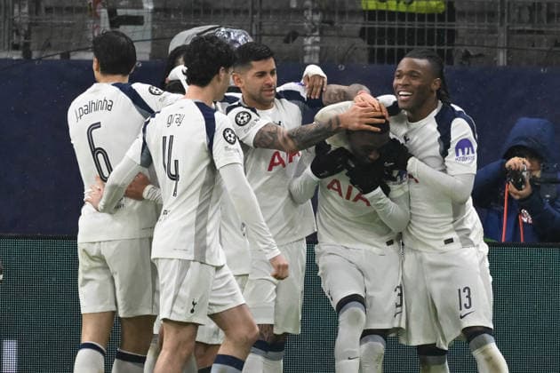 28 01 2026, xsltx, Football UEFA Champions League, Eintracht Frankfurt Tottenham Hotspur v l Torjubel nach dem Tor zum celebrating the goal celebrate 0 1 durch Randal Kolo Muani Tottenham Hotspur DFL DFB REGULATIONS PROHIBIT ANY USE OF PHOTOGRAPHS as IMAGE SEQUENCES and or QUASI VIDEO