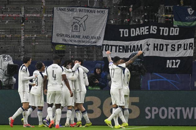 28 01 2026, xsltx, Football UEFA Champions League, Eintracht Frankfurt Tottenham Hotspur v l Torjubel nach dem Tor zum celebrating the goal celebrate 0 1 durch Randal Kolo Muani Tottenham Hotspur DFL DFB REGULATIONS PROHIBIT ANY USE OF PHOTOGRAPHS as IMAGE SEQUENCES and or QUASI VIDEO