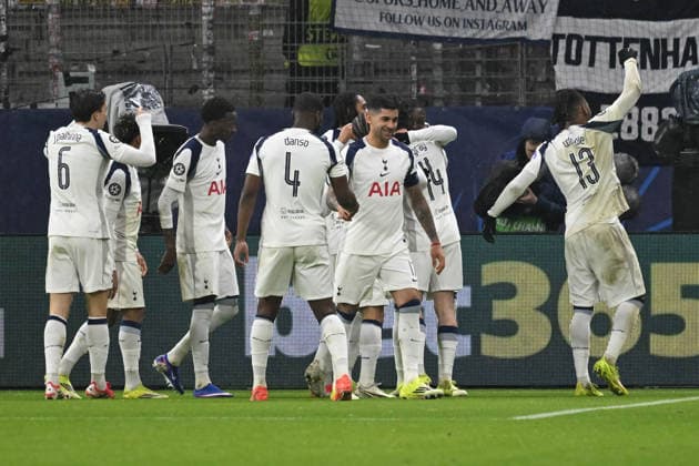 28 01 2026, xsltx, Football UEFA Champions League, Eintracht Frankfurt Tottenham Hotspur v l Torjubel nach dem Tor zum celebrating the goal celebrate 0 1 durch Randal Kolo Muani Tottenham Hotspur DFL DFB REGULATIONS PROHIBIT ANY USE OF PHOTOGRAPHS as IMAGE SEQUENCES and or QUASI VIDEO