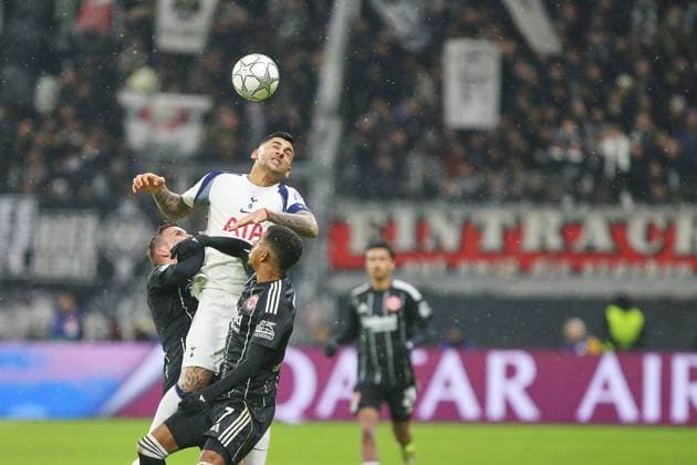 Frankfurt Main, Hesse, Germany, 28 01 2026 Waldstadion Deutsche Bank Park UEFA Champions League 2025 26 Eintracht Frankfurt Tottenham Hotspur header by Cristian Romero 17, Tottenham , against the will of Mario Götze 27, Eintracht Frankfurt and Ansgar Knauff 7, Eintracht Frankfurt Copyright: xdtsxNachrichtenagenturx dts_104011