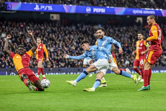 UEFA Champions League Manchester City v Galatasaray Davinson Sanchez of Galatasaray blocks a shot from Phil Foden of Manchester City during the UEFA Champions League Matchday 8 of 8 match Manchester City vs Galatasaray at City of Manchester Stadium, Manchester, United Kingdom on 28 January 2026 (Photo by Mark Cosgrove News Images) Manchester City of Manchester Stadium Greater Manchester United, ManU Kingdom Copyright: xMarkxCosgrove NewsxImagesx