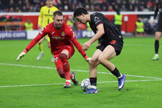 GER, UEFA CL, matchday 8, league phase, Bayer 04 Leverkusen GER vs FC Villarreal CF ESP , 28 01 2026, BayArena, Leverkusen, GER, UEFA CL, matchday 8, league phase, Bayer 04 Leverkusen GER vs FC Villarreal CF ESP , , pictured Ibrahim Maza Leverkusen 30 , in a duel against Arnau Tenas goalkeeper Villarreal CF 25 , nordphotoxGmbHx xMeuter nph00351