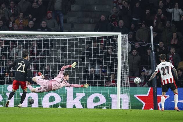 EINDHOVEN , 28-01-2026 , Philips Stadium , season 2025 2026 , UEFA Champions League football , League phase matchday 8 , match between PSV and Bayern Munchen , picture shows Bayern Munchen keeper Jonas Urbig PSV - Bayern Munchen  x201145998x Copyright: