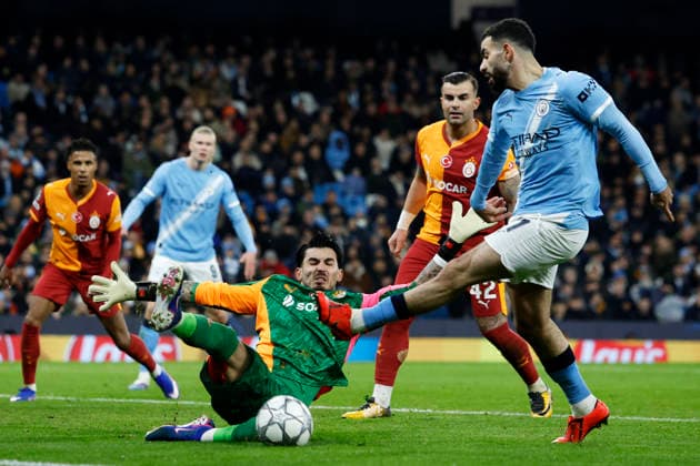 Manchester City v Galatasaray, Manchester, UK - 28 January 2026 Rayan Ait-Nouri of Manchester City has shot saved by Ugurcan CakÄ±r Goalkeeper of Galatasaray during the UEFA Champions League match between Manchester City and Galatasaray at The Etihad Stadium on 28 January 2026 in Manchester, England (Photo by Steve Taylor PPAUK) Manchester The Etihad Stadium Greater Manchester England Copyright: xStevexTaylor PPAUKx PPA-243878