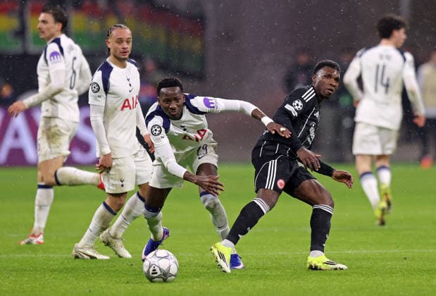28 01 2026, xovx, Football UEFA Champions League, Eintracht Frankfurt Tottenham Hotspur v l Xavi Simons Tottenham Hotspur , Pape Matar Sarr Tottenham Hotspur , Aurelio Buta Eintracht Frankfurt DFL DFB REGULATIONS PROHIBIT ANY USE OF PHOTOGRAPHS as IMAGE SEQUENCES and or QUASI VIDEO emspor Frankfurt am Main