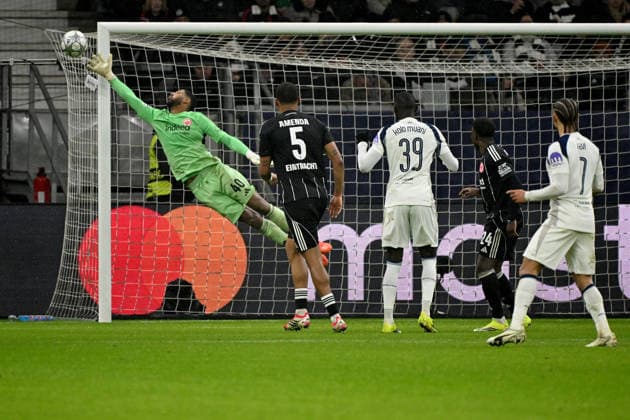 28 01 2026, xjhx, Football UEFA Champions League, Eintracht Frankfurt Tottenham Hotspur v l Kaua Santos Eintracht Frankfurt Aurele Amenda Eintracht Frankfurt Randal Kolo Muani Tottenham Hotspur Frankfurt am Main