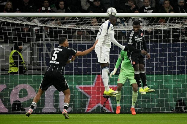 28 01 2026, xjhx, Football UEFA Champions League, Eintracht Frankfurt Tottenham Hotspur v l Kaua Santos Eintracht Frankfurt Aurele Amenda Eintracht Frankfurt Randal Kolo Muani Tottenham Hotspur AurÃ lio Buta Eintracht Frankfurt Frankfurt am Main