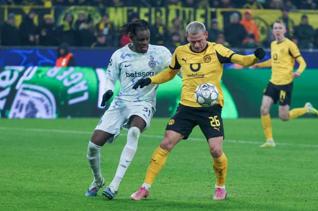 UEFA Champions League Borussia Dortmund Inter Milan on 28 01 2026 at Signal Iduna Park in Dortmund Julian Ryerson Dortmund 26 in a duel against Yann Bisseck Inter 31 MH