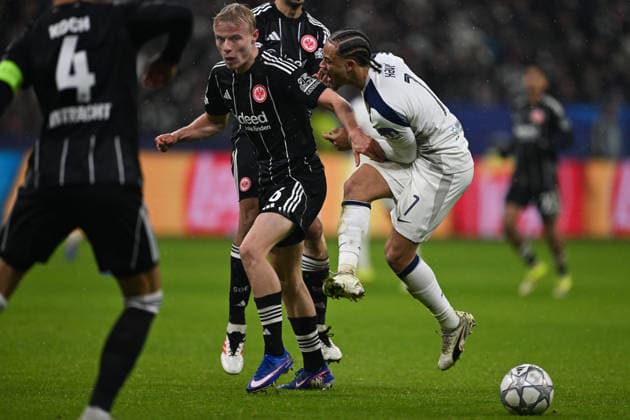 Oscar Hojlund Eintracht Frankfurt, 06 in duel with Xavi Simons Tottenham Hotspur, 07 , GER, Eintracht Frankfurt vs Tottenham Hotspur, Football, UEFA Champions League, League Phase, Matchday 8, Season 2025 2026, 28 01 2026 GER, Eintracht Frankfurt vs Tottenham Hotspur, Football, UEFA Champions League, League Phase, Matchday 8, Season 2025 2026, 28 01 2026 Frankfurt Copyright: xEibner-Pressefoto FlorianxWiegandx EP_FWD