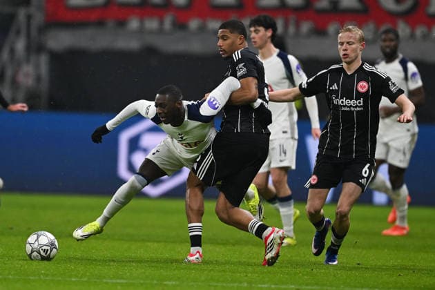 Randal Kolo Muani Tottenham Hotspur, 37 in duel with Aurele Amenda Eintracht Frankfurt, 05 , GER, Eintracht Frankfurt vs Tottenham Hotspur, Football, UEFA Champions League, League Phase, Matchday 8, Season 2025 2026, 28 01 2026 GER, Eintracht Frankfurt vs Tottenham Hotspur, Football, UEFA Champions League, League Phase, Matchday 8, Season 2025 2026, 28 01 2026 Frankfurt Copyright: xEibner-Pressefoto FlorianxWiegandx EP_FWD