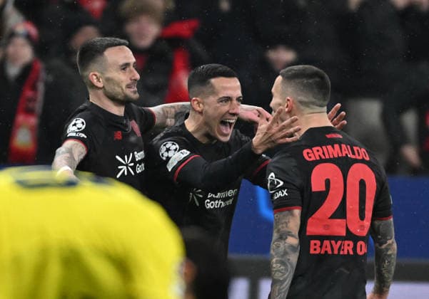 28 01 2025, xophax, Soccer , UEFA Champions League , 2025 2026 , Bayer Leverkusen vs FC Villarreal After the 3 to 0 for Bayer Lucas Vazquez , center and scorer Alejandro Grimaldo , right Bayer 04 Leverkusen Left Aleix Garcia Bayer Leverkusen
