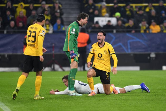 goalkeeper Gregor Kobel Borussia Dortmund and Ramy Bensebaini Borussia Dortmund gestures, gestures during the UEFA Champions League 2025 26, Matchday 8 League Phase match between Borussia Dortmund and Inter Milan, BVB Stadion on January 28, 2026 in Dortmund, Germany, Germany Photo by Ralf Treese DeFodi Images goalkeeper Gregor Kobel Borussia Dortmund and Ramy Bensebaini Borussia Dortmund gestures during the UEFA Champions League 2025 26 League Phase MD8 match between Borussia Dortmund and FC Internazionale Milano at BVB Stadion Dortmund on January 28, 2026 in Dortmund, Germany Photo by Ralf Treese DeFodi Images