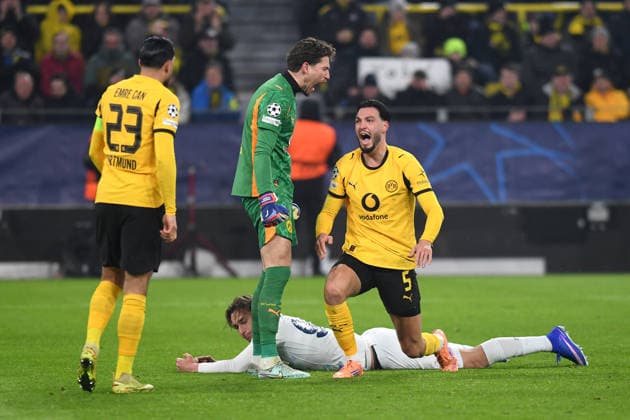 goalkeeper Gregor Kobel Borussia Dortmund and Ramy Bensebaini Borussia Dortmund gestures, gestures during the UEFA Champions League 2025 26, Matchday 8 League Phase match between Borussia Dortmund and Inter Milan, BVB Stadion on January 28, 2026 in Dortmund, Germany, Germany Photo by Ralf Treese DeFodi Images goalkeeper Gregor Kobel Borussia Dortmund and Ramy Bensebaini Borussia Dortmund gestures during the UEFA Champions League 2025 26 League Phase MD8 match between Borussia Dortmund and FC Internazionale Milano at BVB Stadion Dortmund on January 28, 2026 in Dortmund, Germany Photo by Ralf Treese DeFodi Images
