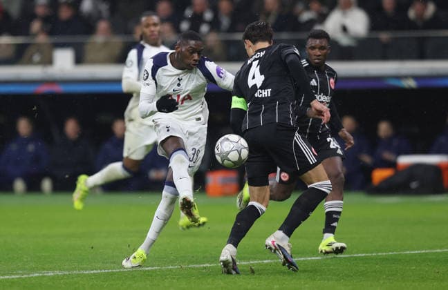 28 01 2026, xovx, Football UEFA Champions League, Eintracht Frankfurt Tottenham Hotspur v l Randal Kolo Muani Tottenham Hotspur , Robin Koch Eintracht Frankfurt , Aurele Amenda Eintracht Frankfurt DFL DFB REGULATIONS PROHIBIT ANY USE OF PHOTOGRAPHS as IMAGE SEQUENCES and or QUASI VIDEO emspor Frankfurt am Main