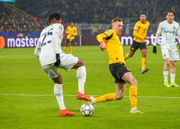 Football UEFA Champions League 2025 26, 8 Matchday League phase Borussia Dortmund vs Inter Milan Signal Iduna Park Stadion Dortmund Maximilian Beier Borussia Dortmund, 14 Manuel Akanji Inter Milan, 25 Dortmund Copyright: xAymanxAlahmedx