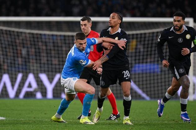 Joao Pedro of Chelsea Football Club is held back by Alessandro Buongiorno of Napoli Napoli v Chelsea, UEFA Champions League, Group Stage, Football, Diego Armando Maradona Stadium, Naples, Italy - 28 Jan 2026Naples Diego Armando Maradona Stadium Italy EDITORIAL USE ONLY No use with unauthorised audio, video, data, fixture lists, club league logos or live services. Online in-match use limited to 120 images, no video emulation. No use in betting, games or single club league player publications. Copyright: xGiuseppexFama Shutterstockx 16429500bt