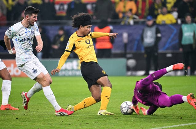 Football, Champions League, Germany, Men, Season 2025 2026, Matchday 8, Signal Iduna Park Dortmund Bor Dortmund Inter Milan Karim Adeyemi BVB , Yann Sommer INT Action