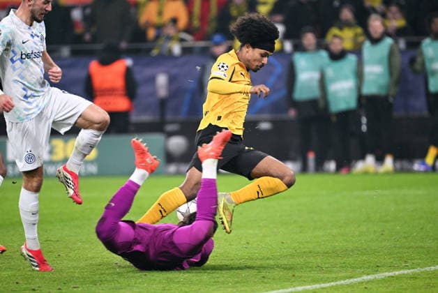 Football, Champions League, Germany, Men, Season 2025 2026, Matchday 8, Signal Iduna Park Dortmund Bor Dortmund Inter Milan Karim Adeyemi BVB , Yann Sommer INT Action