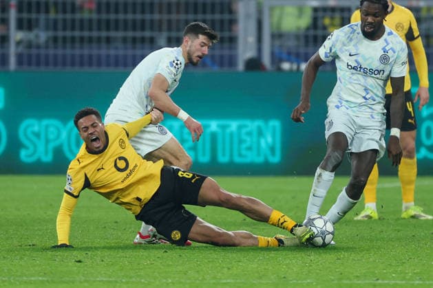 UEFA Champions League Borussia Dortmund Inter Milan on 28 01 2026 at Signal Iduna Park in Dortmund Felix Nmecha Dortmund 8 in a duel against Petar Sucic Inter 8 MH
