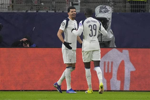 celebrate the goal, goal celebration for 0 2 Dominic Solanke Tottenham Hotspur, 19 with Randal Kolo Muani Tottenham Hotspur, 39 Frankfurt 28 01 2026 Eintracht Frankfurt vs Tottenham Hotspurs, Deutsche Bank Park, Matchday 8 Champions League
